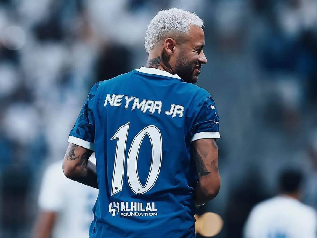 En su regreso a las canchas en noviembre sufrió un nuevo desgarro en el ligamento anterior y en el menisco de la rodilla izquierda, por lo que en este año solo pudo estar presente en dos partidos con Al Hilal.