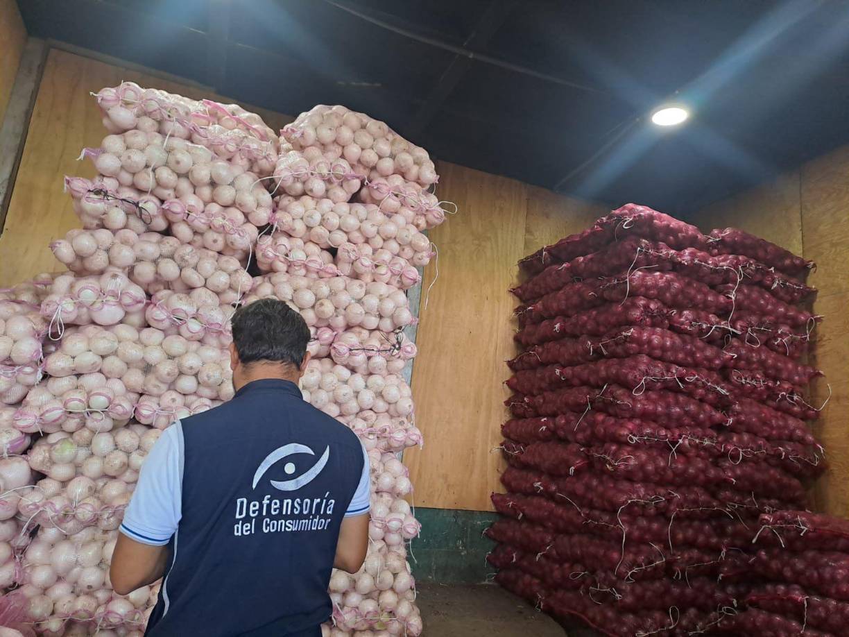 “Existen en este momento incremento abrupto de precios, incremento que nunca se habían dado en la historia de nuestro país”, indicó Salazar.