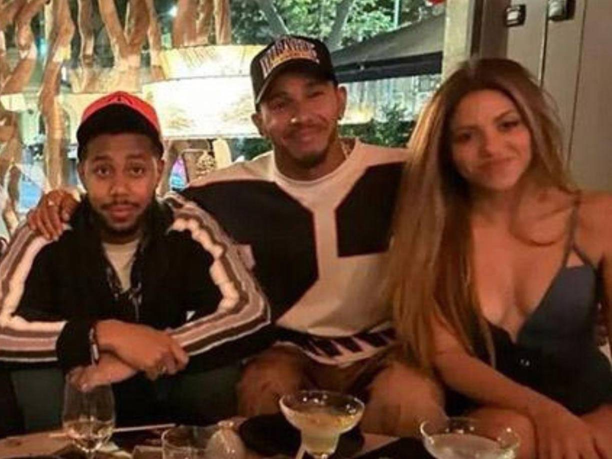 Hasta el momento ni la colombiana ni el piloto han confirmado o desmentido los rumores, mismos que ya llegaron a los oídos de Piqué, quien ya ha sido objeto de burlas y bromas tanto en redes sociales como de sus propios amigos.