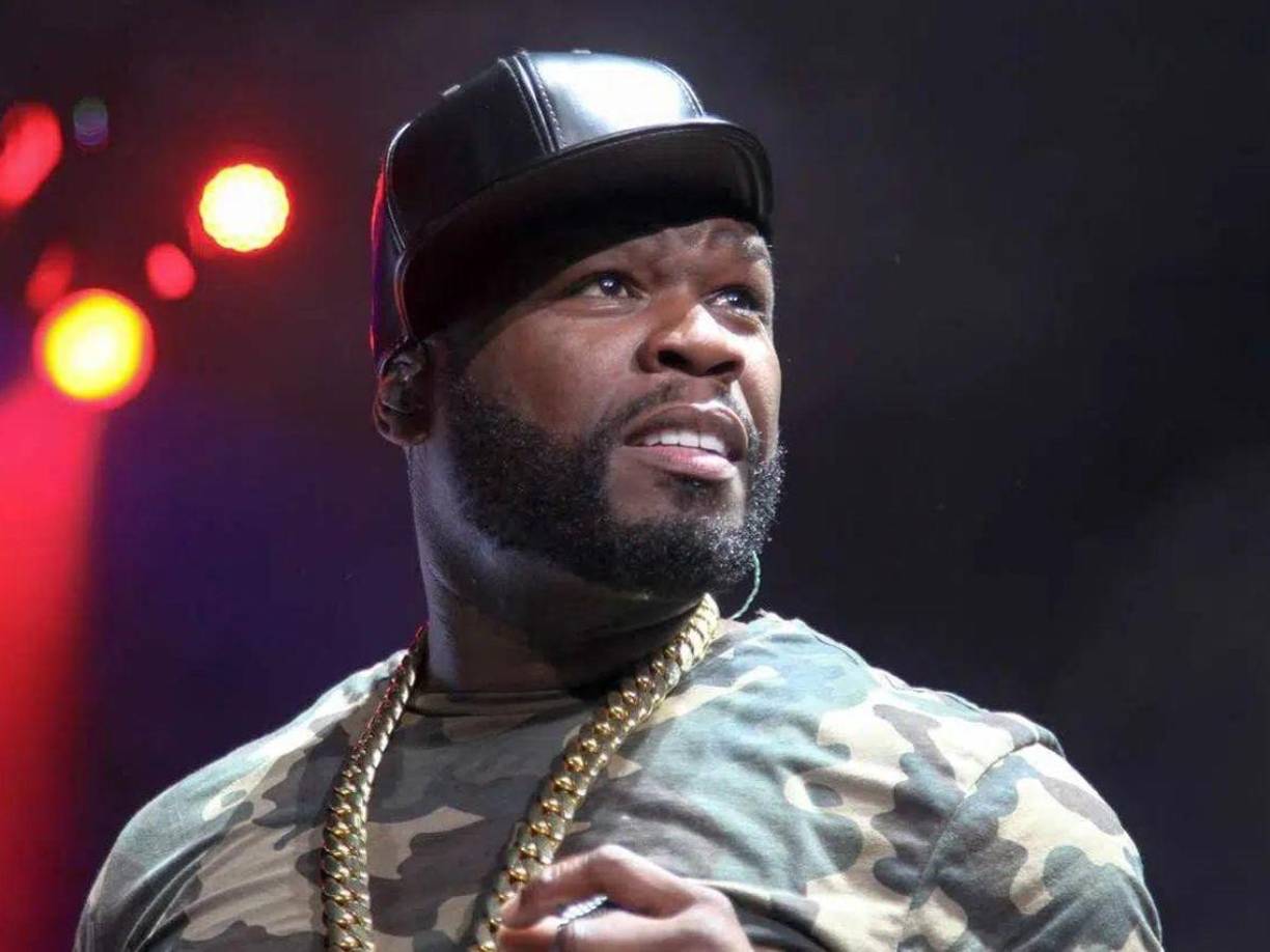 Además, señalan que la fan no debió haber estado parada en el área de primera fila. No obstante, la víctima afirmó para el citado medio que 50 Cent hizo contacto visual con ella antes de lanzar el micrófono.