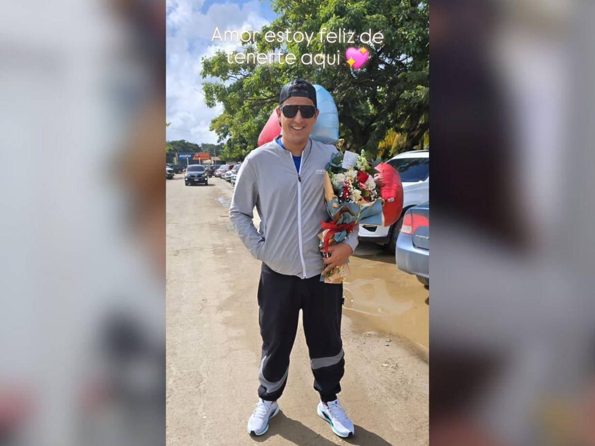 Thompson fue recibido por Alejandra Rubio con rosas, globos y muchas muestras de amor. 