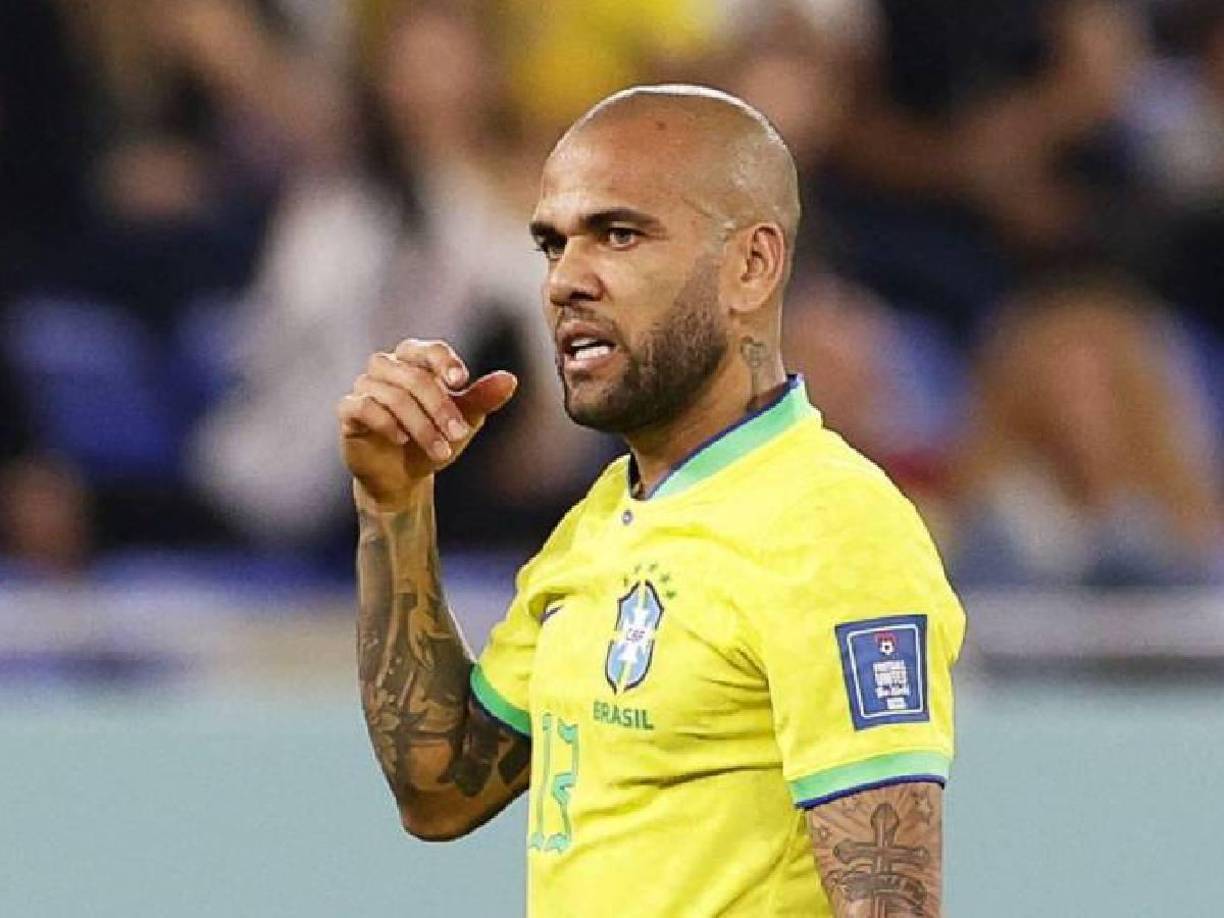 En febrero del 2024, Dani Alves recuperó su libertad, solo que esta sería condicional y se le quitó el pasaporte para evitar una posible fuga a su país. 