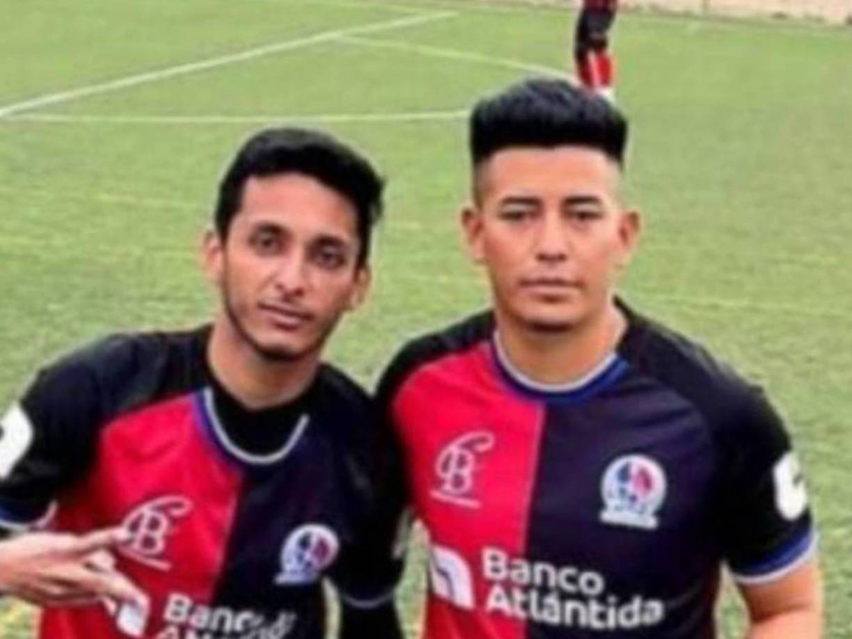 Son varios los compatriotas que radican en España. En sus ratos libres juegan al fútbol.