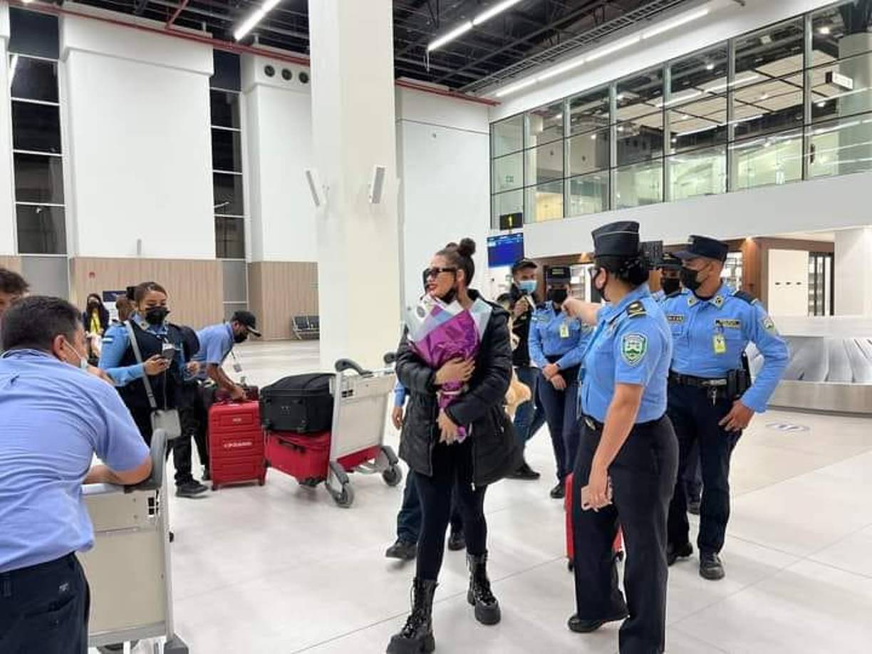 Imágenes de la llegada de Cesia Sáenz a Honduras. 