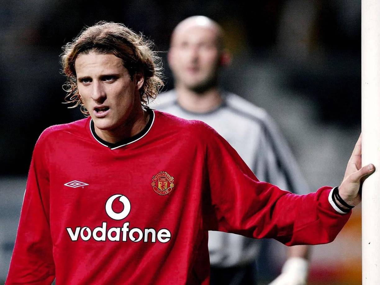 En 2003, cuando acababa de cumplir 24 años, Forlán jugaba para el actual campeón de la Premier League, el Manchester United.