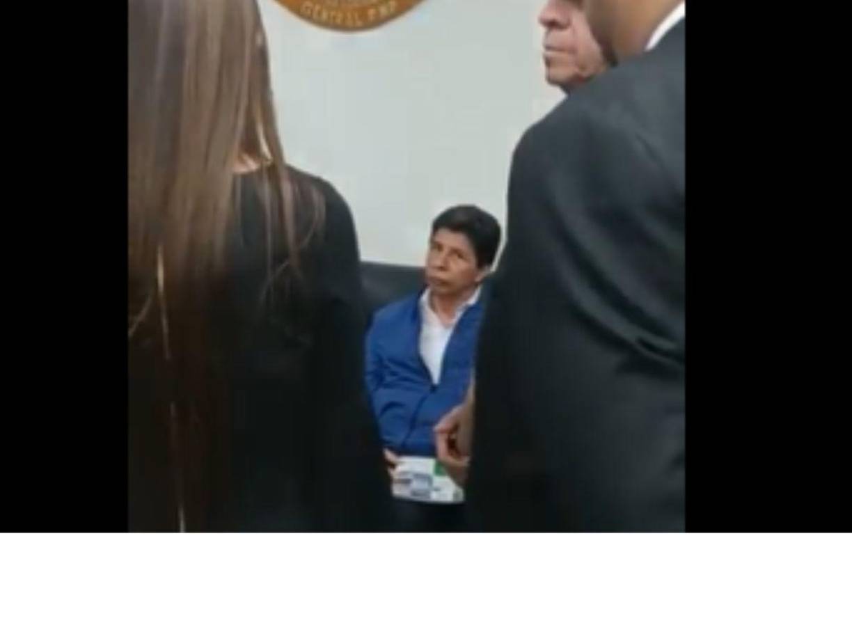 Estados Unidos afirmó este miércoles que ya no considera al izquierdista Pedro Castillo como presidente de <b>Perú</b>, horas después de que intentara disolver el Congreso cuando se disponía a debatir su destitución.