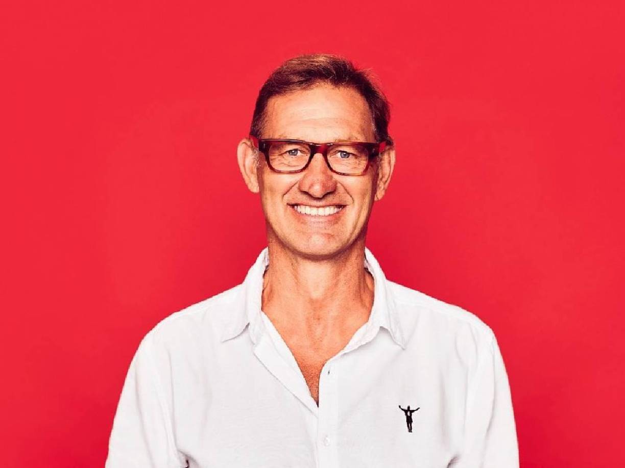 Sus problemas con el alcohol comenzaron cuando James W, director de Sporting Chance, falleció. El exfutbolista lo consideraba como una persona importante en su vida.