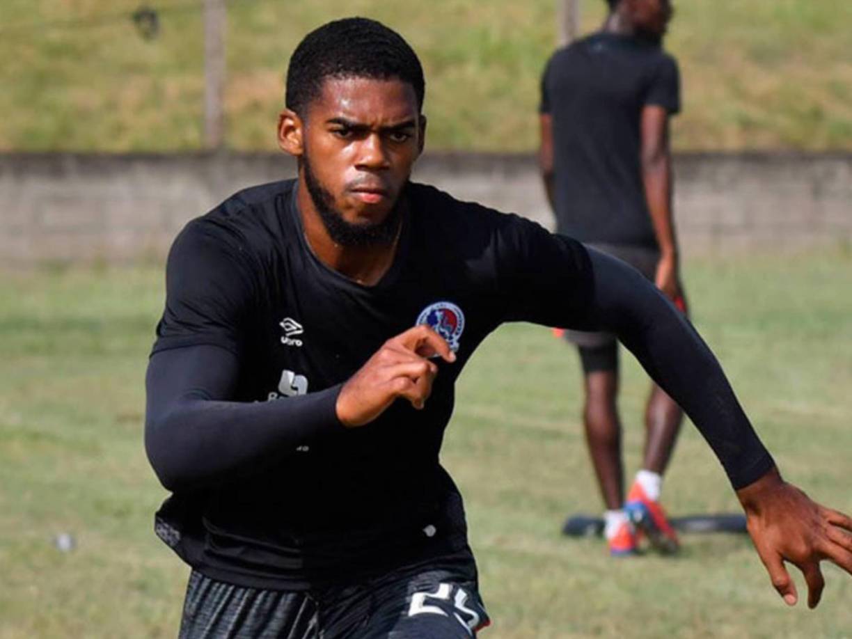 Olimpia le estaría buscando equipo a Elvin Casildo ya que el defensor no sigue en el Génesis, donde estuvo prestado el torneo pasado.