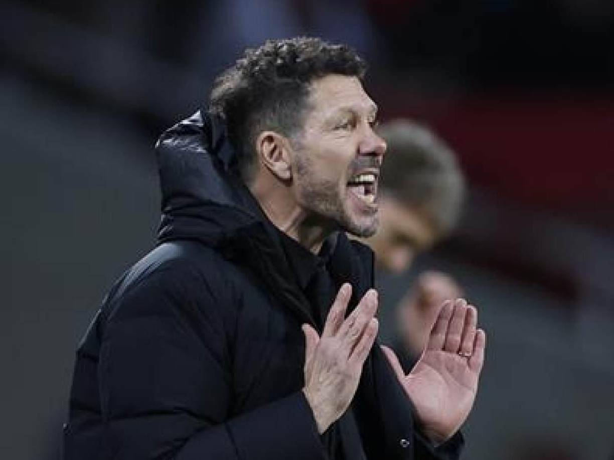 Así estuvo Diego Simeone dando indicaciones durante el partido ante el Barcelona.