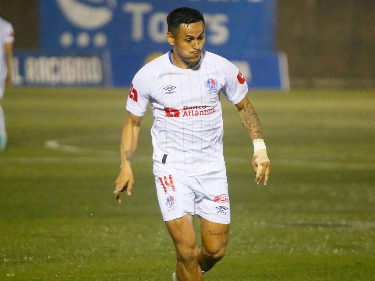 Andy Nájar - El lateral derecho podría haber culminado su aventura con Olimpia. Adujo que tiene ofertas en el extranjero y desea ser nuevamente legionario. “Era mi último partido, veremos qué pasa más adelante, me han comunicado de que quieren que siga, en los próximos días veré la propuesta que me hacen”, afirmó.