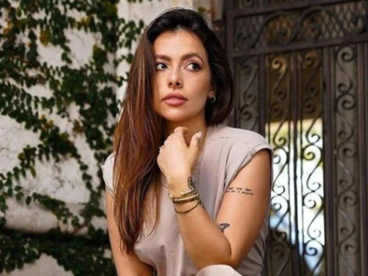 En una entrevista para Telemundo, Vivían Ochoa, madre de la joven, detalló que su hija chocó con otro auto al quedarse dormida frente al volante. Aparentemente esto ocurrió por el cansancio que había acumulado en los últimos días.