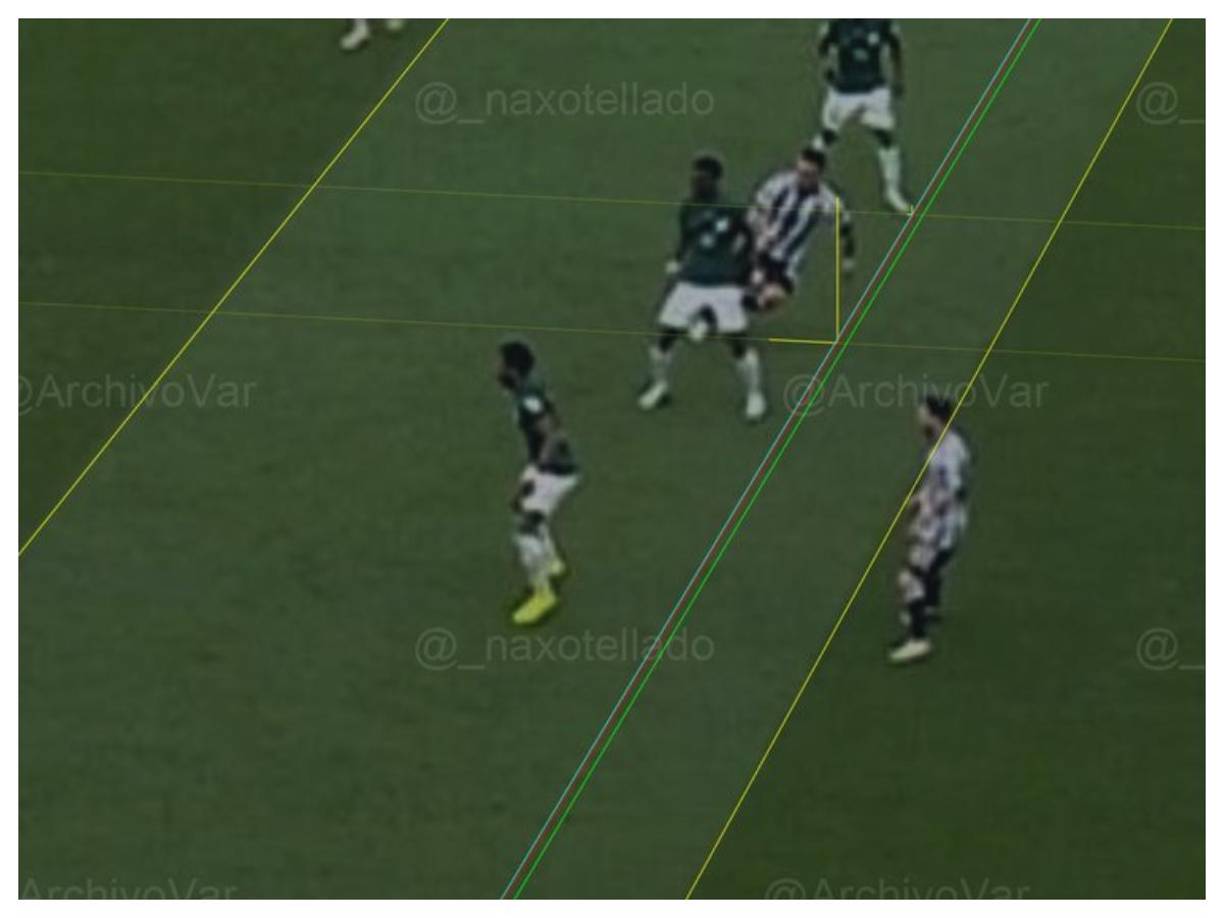 Rápidamente los aficionados se percataron de este detalle, ay un jugador en la parte de atrás habilitando con su pierna izquierda.