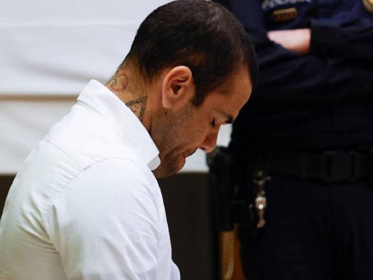 El Juicio de Dani Alves comenzó el pasado lunes y este miércoles fue su turno de declarar. El jugador brasileño rompió en llanto al relatar cómo sucedieron los hechos.