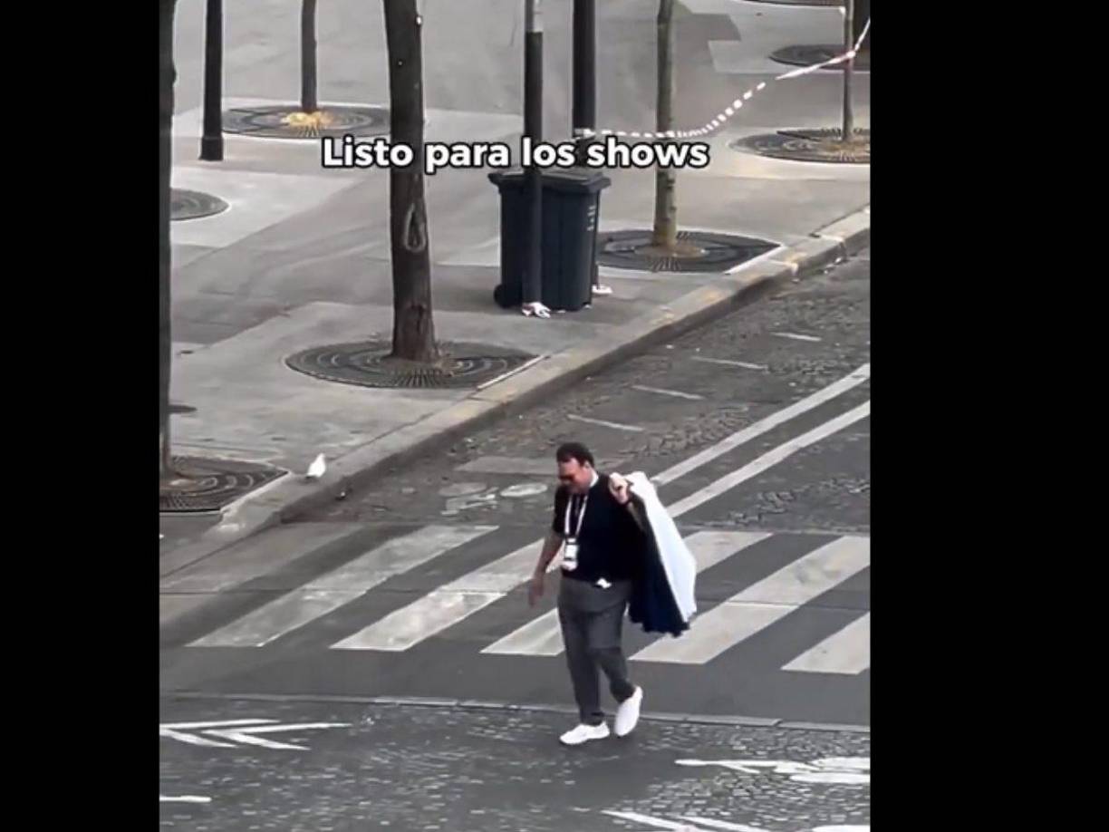 Tras la advertencia, Faitelson optó por dejar la bicicleta y continuar su camino a pie, llevando su traje consigo. Afortunadamente, el percance no pasó a mayores. 