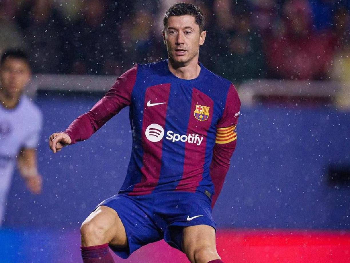 Con contrato hasta 2026, la continuidad de Lewandowski en Barcelona no está garantizada. Mundo Deportivo detalla que LA Galaxy buscaría su fichaje para juntarse nuevamente con el alemán Marco Reus. 