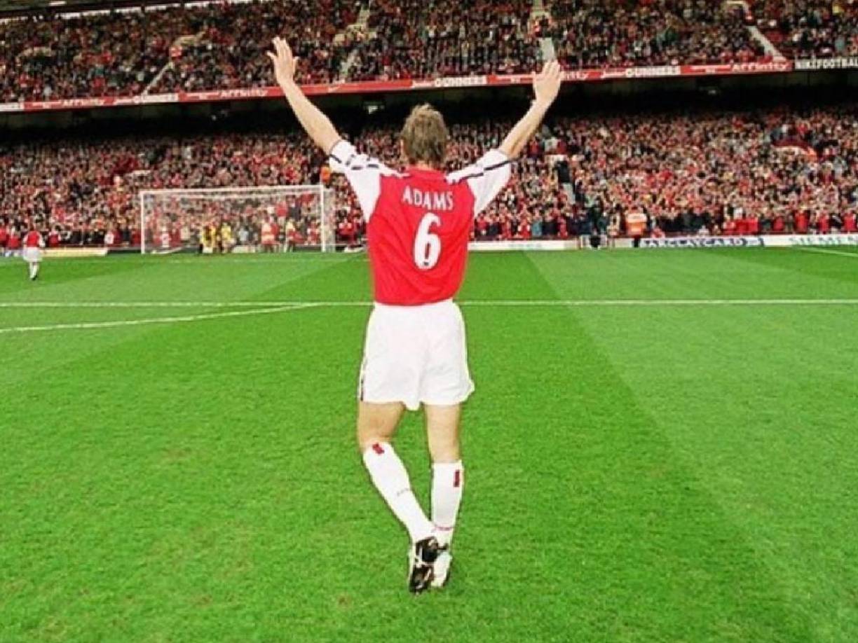 En lo futbolístico, y después de su caída, el exjugador anotaba el gol ante el Tottenham y que le daba el pase a la final de la FA Cup.