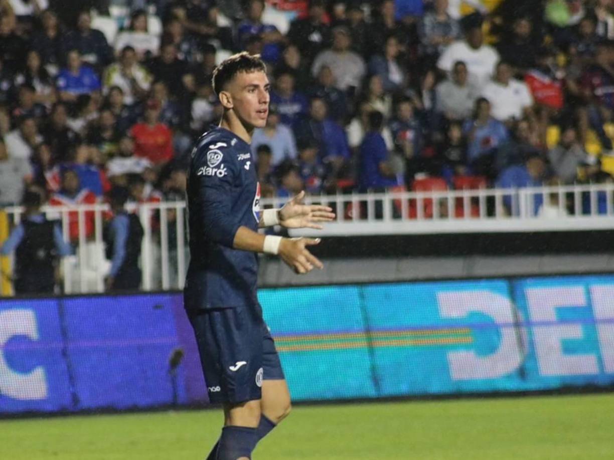 Rodrigo Auzmendi terminó hace unos meses atrás el noviazgo que tenía con una chica llamada Cory. 