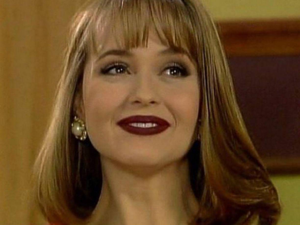 En “La usurpadora” Gaby Spanic conquistó al público e hizo gala de su gran talento para las artes escénicas al interpretar dos papeles con personalidades totalmente diferentes, siendo estos los de las gemelas Paulina y Paola Bracho, quienes al intercambiar de lugares se ven envueltas en una historia llena de engaños y traiciones.