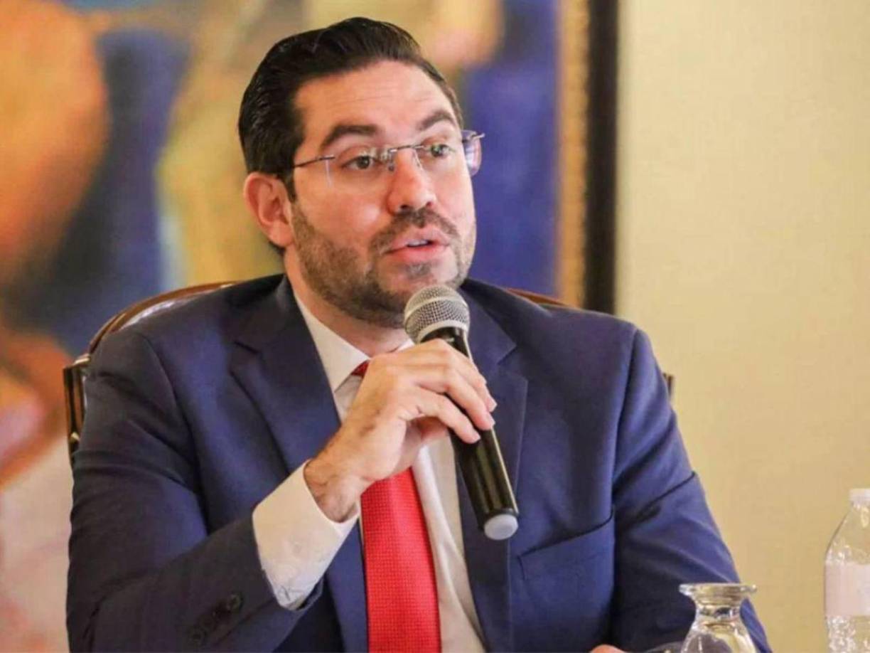 A criterio del diputado, la precandidata de Libre es la única de todos los precandidatos en contienda que apoya abiertamente la cancelación de la extradición de narcotraficantes. 