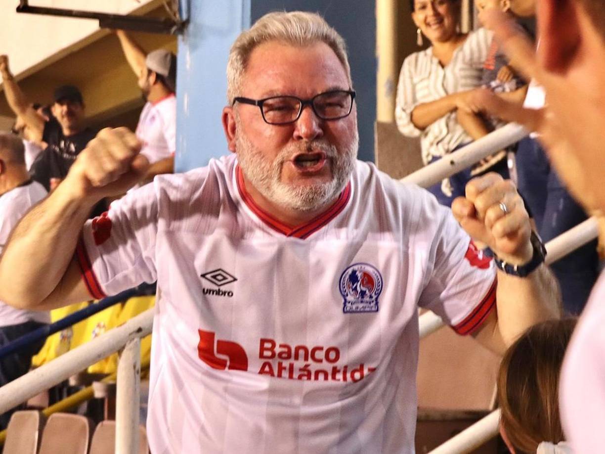 Roberto Contreras - El alcalde de San Pedro Sula es declarado aficionado del Olimpia.
