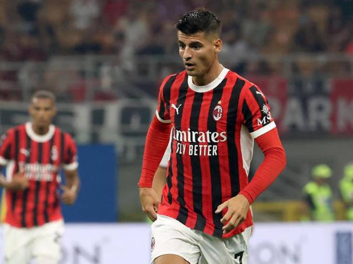 Además, lo ha pasado muy mal: “Estoy destrozado”, debido a la presión de los medios sobre él en lo deportivo y en lo personal, siendo un factor por el que se fue a Italia al AC Milan.