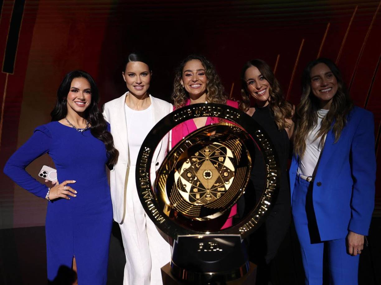 Ana Jurka, Adriana Lima, Isabella Echeverri, Carlota Vizmanos y Melissa Ortiz, parte de las mujeres que estuvieron presentes en el sorteo del Mundial de Clubes en Miami.
