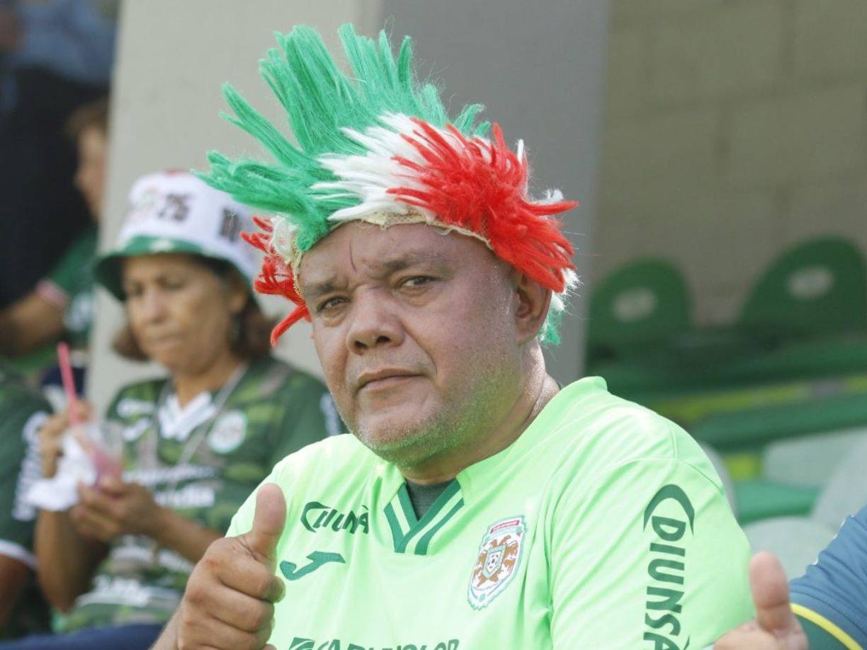 Aficionado del Marathón llegó bien identificado con los colores del cuadro verde.