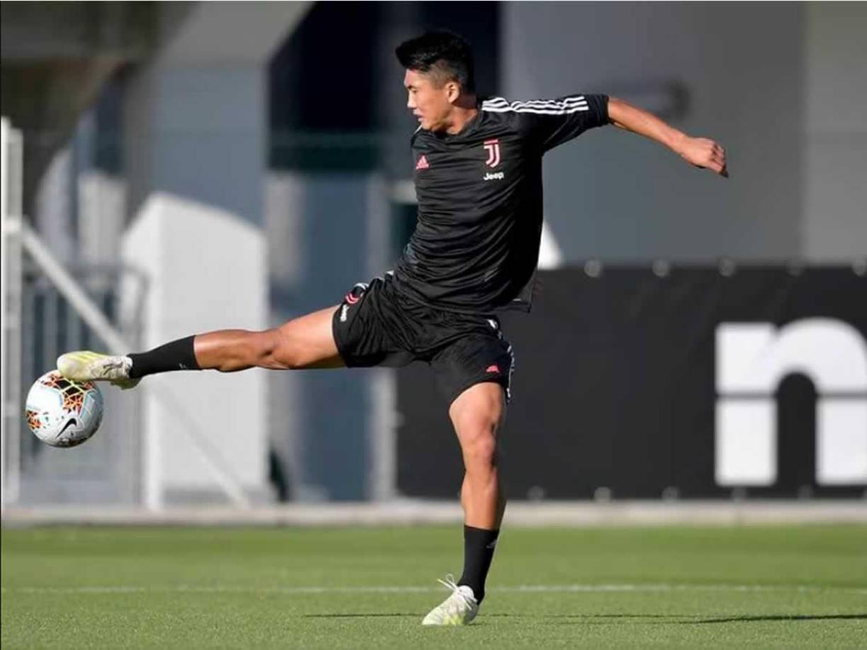 Pero su prometedora carrera se vio truncada cuando en 2020 desapareció del fútbol mundial, circunstancia que dejó a los fanáticos con una pregunta: “¿Dónde está aquel jugador norcoreano?”.