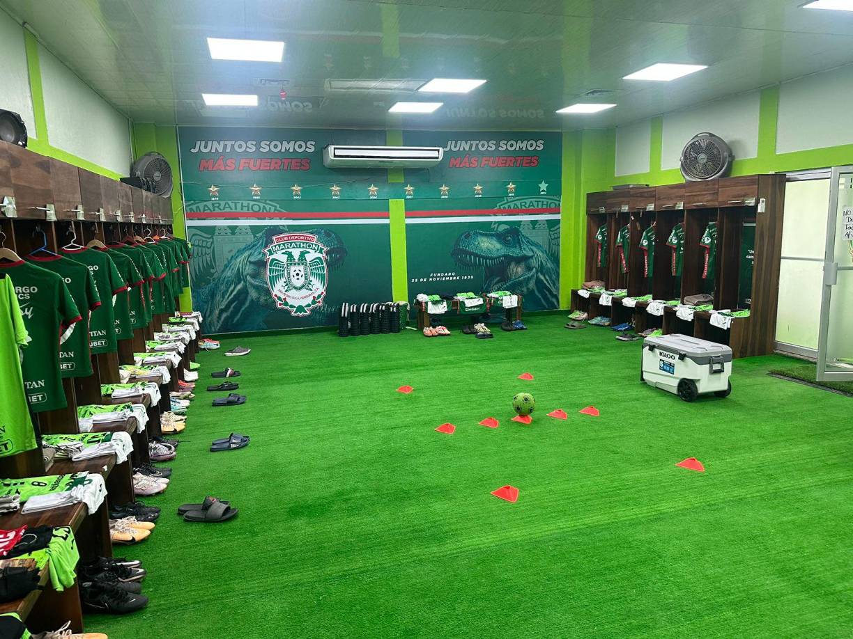 Asimismo, el conjunto verdolaga mostró la transformación de los camerinos.