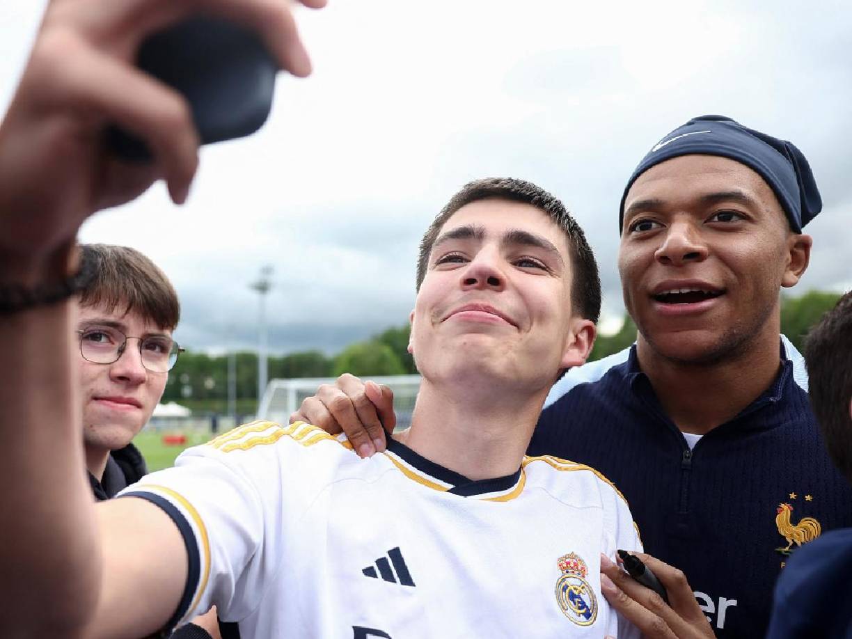 “Simplemente veré la final. Cuando amas el fútbol, miras todos los partidos. Veo todos los partidos cuando puedo... en Francia, Inglaterra, España, Alemania, Italia. Cada liga. Así que, por supuesto, voy a ver la Liga de Campeones”
