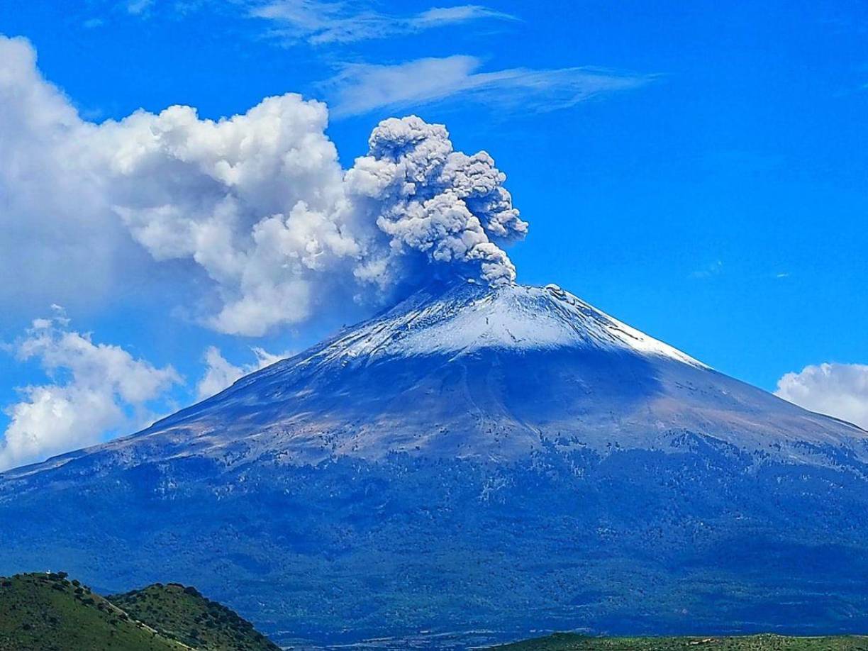 El periodista e investigador de fenómenos paranormales Jaime Maussan ha afirmado que el volcán Popocatépetl, en México, podría ser un portal dimensional.