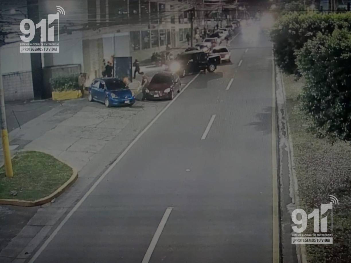 Momento captado por la cámara ubicada a pocos metros del edificio Torre Morazán donde se registró la masacre.