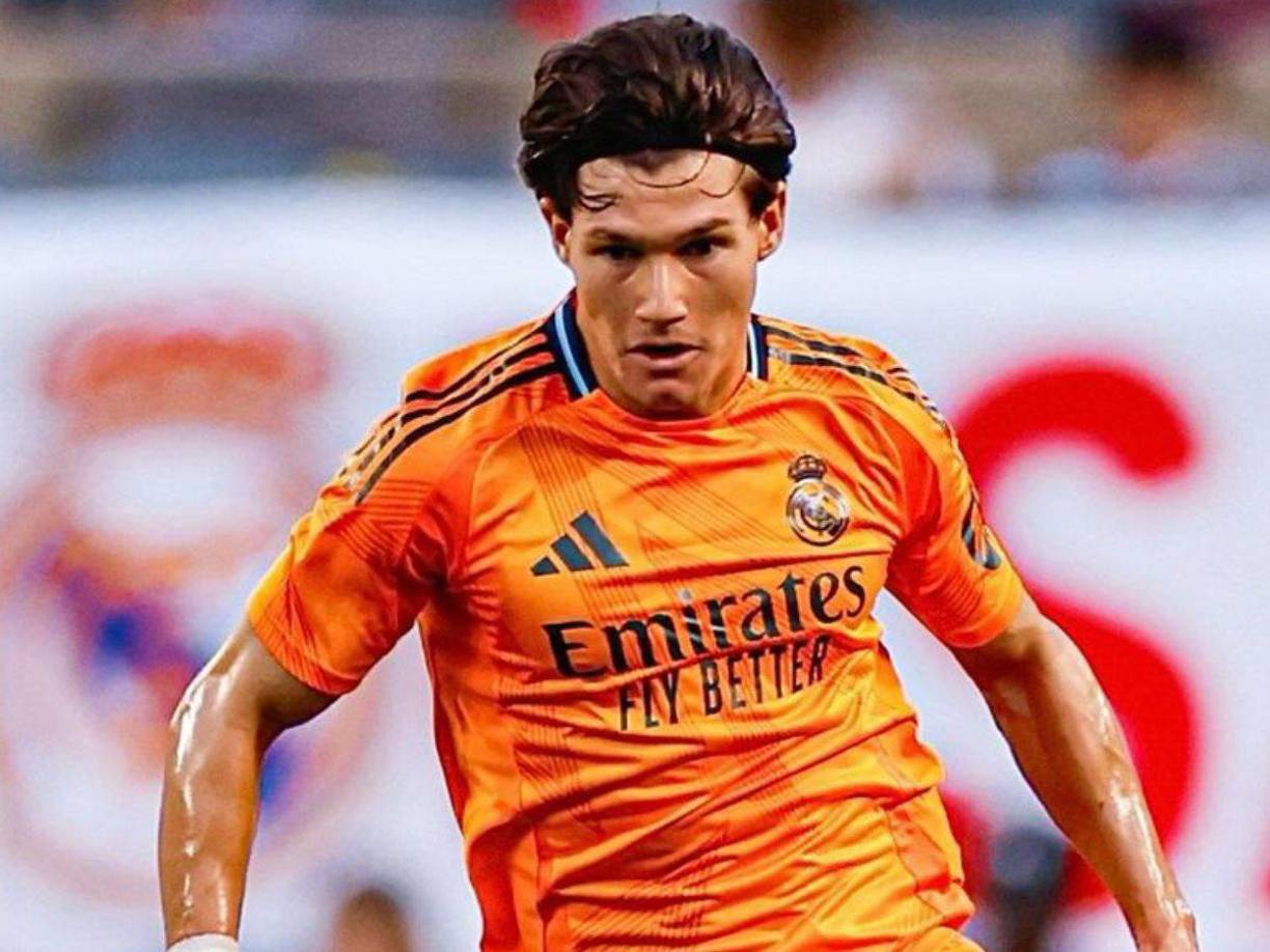 Fran García: Estará como lateral por la banda izquierda.