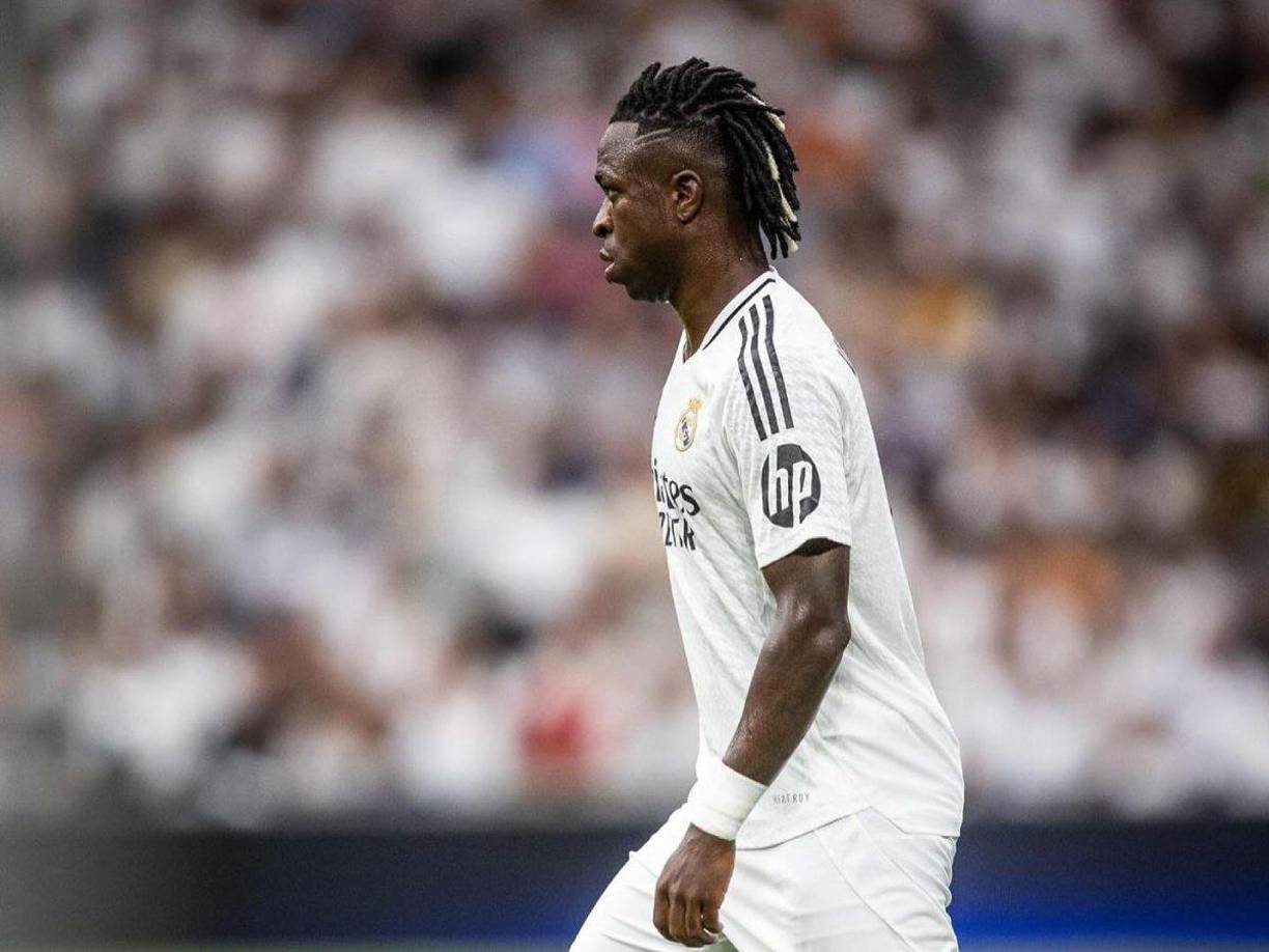 El brasileño se preparaba para un reconocimiento mundial. En las últimas semanas los mensajes ya no eran esquivos y apuntaban a Vinícius como el ganador. Compañeros; su entrenador Carlo Ancelotti; el director de relaciones institucionales del Real Madrid, Emilio Butragueño; rivales... Nadie lo ocultaba, pero todo cambió.