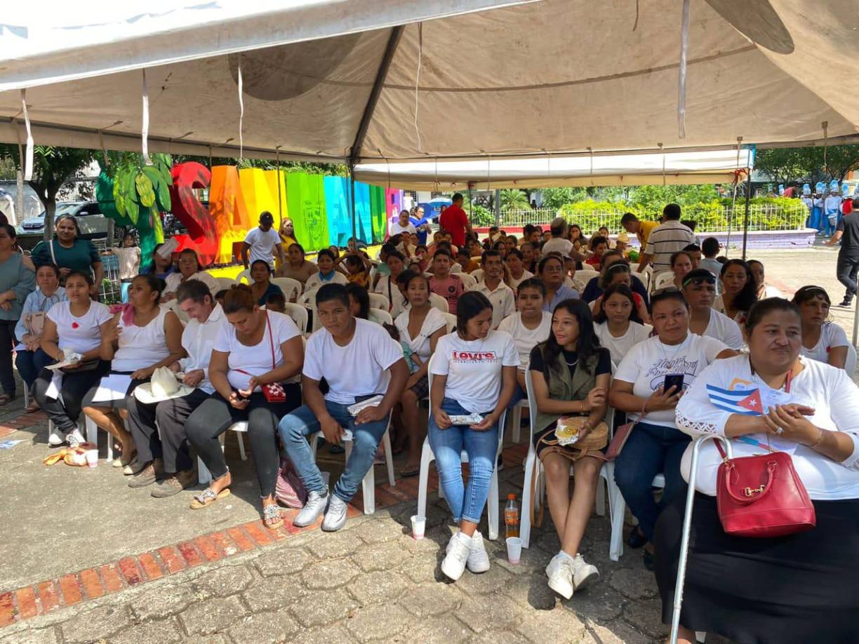 El diploma obtenido por las personas que no pudieron acceder a la educación de manera formal, hoy los acredita que lograron aprender a leer y escribir y que pueden continuar con su educación.
