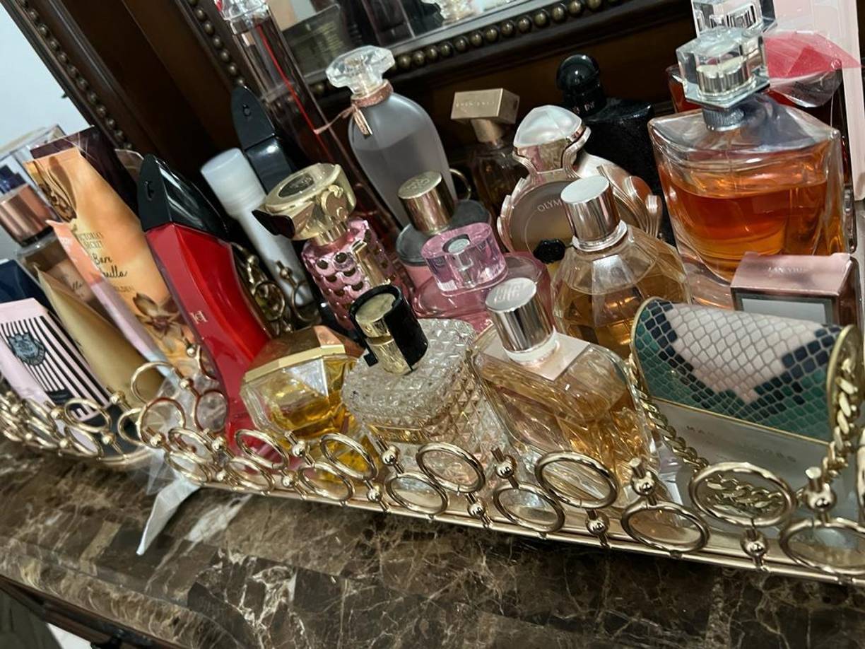 La operación la hicieron de forma simultánea en Tela, Ceiba , Puerto Lempira y Cauquira donde la banda de traficantes ha operado e invertido el dinero de la venta de cargamentos de droga.