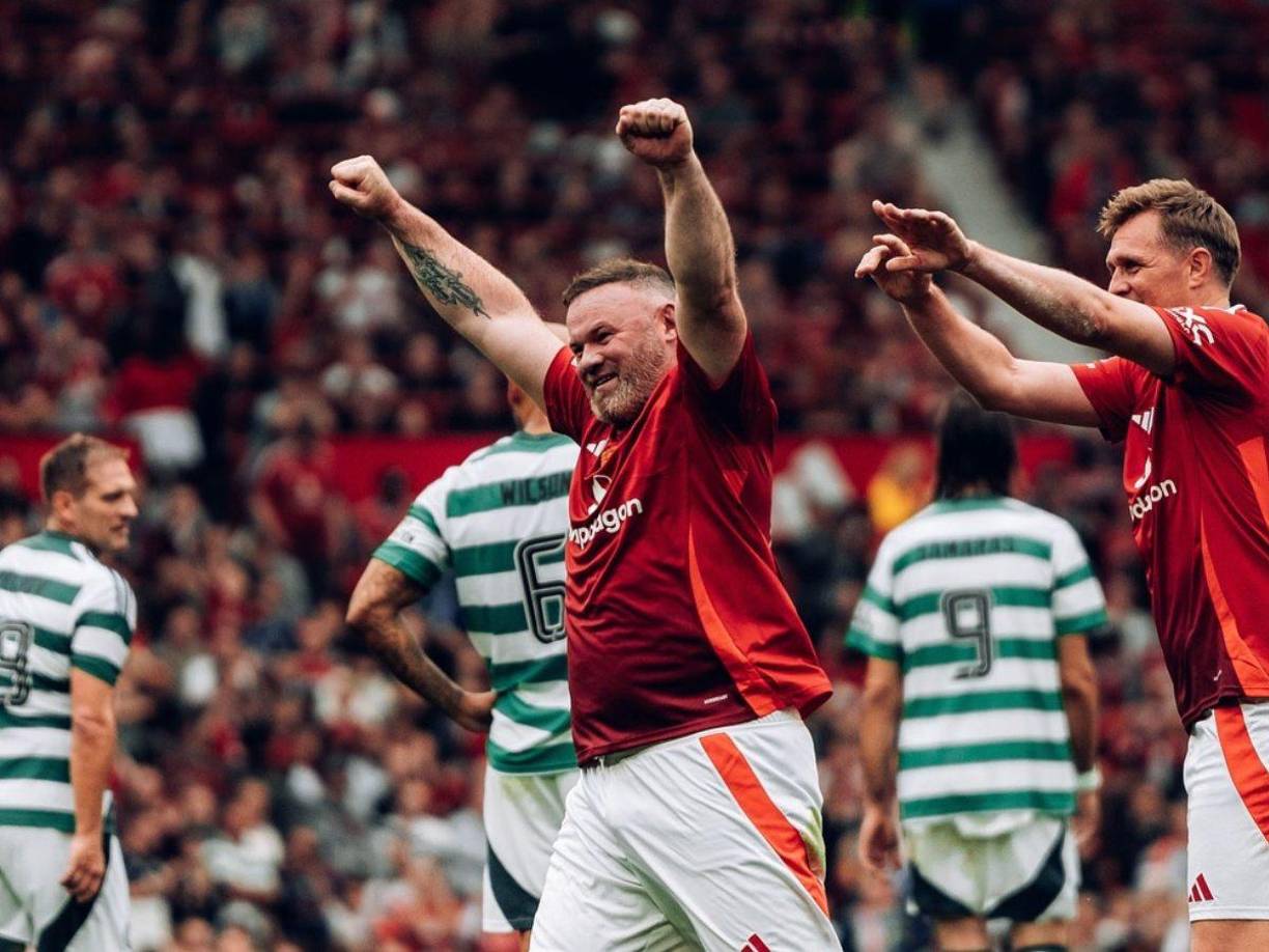 Wayne Rooney demostró que su magia con los pies no ha cambiado ya que marcó un golazo de tiro libre.