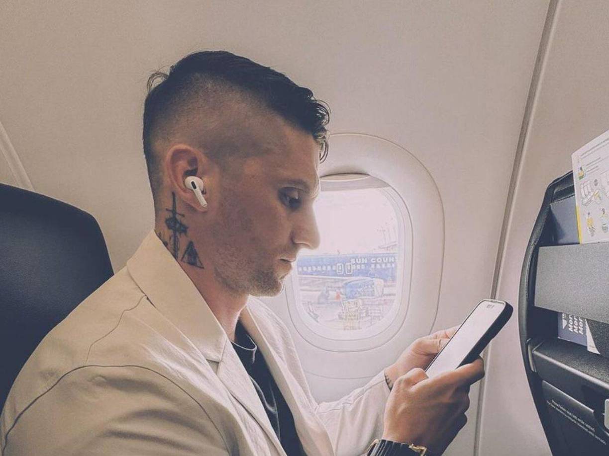 Sorpresivamente, Espíndola anunció en abril del 2023 su retiro del fútbol con apenas 31 años de edad en una decisión que sorprendió.