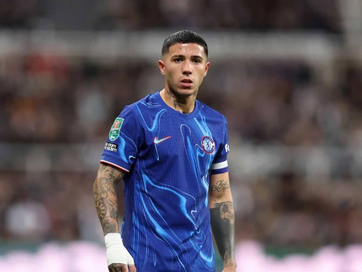 Reportes internacionales revelaron el verdadero y polémico motivo por el que Enzo Fernández decidió separarse de su pareja Valentina Cervantes, fue porque quería vivir una “vida de soltero”, pues al formar una familia muy joven, le habría faltado mucho por vivir.