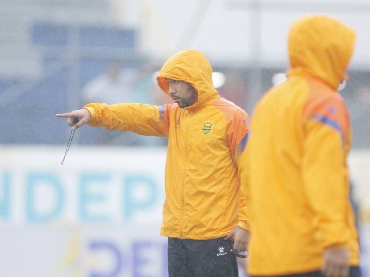En una tarde-noche lluviosa, el partido se disputó en el Estadio Morazán de San Pedro Sula en el juego de vuelta del repechaje del torneo Apertura 2024.