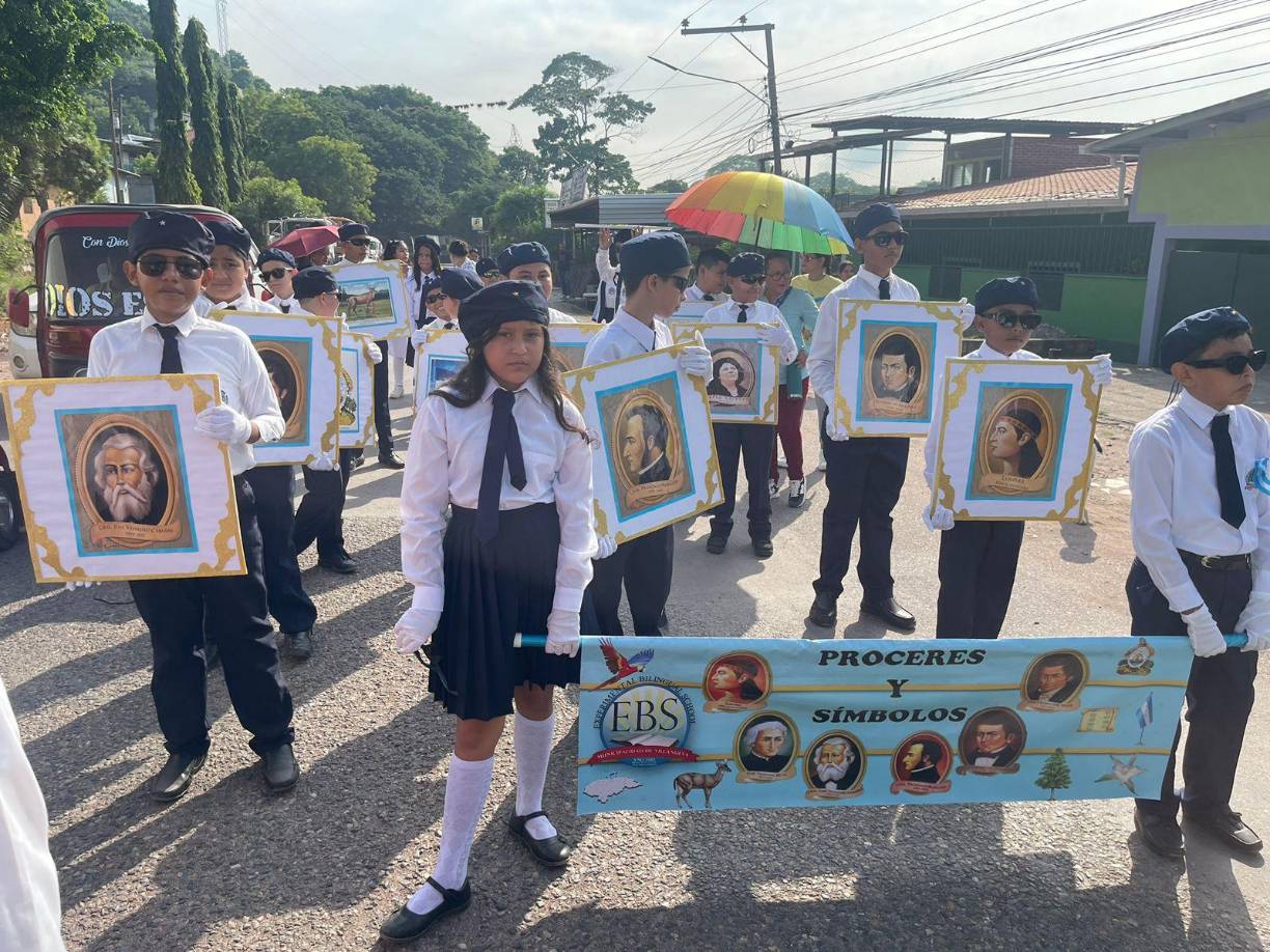 Niños guapos y elegantes personificaron a los próceres y símbolos nacionales, rindiendo tributo a los héroes de la independencia hondureña.