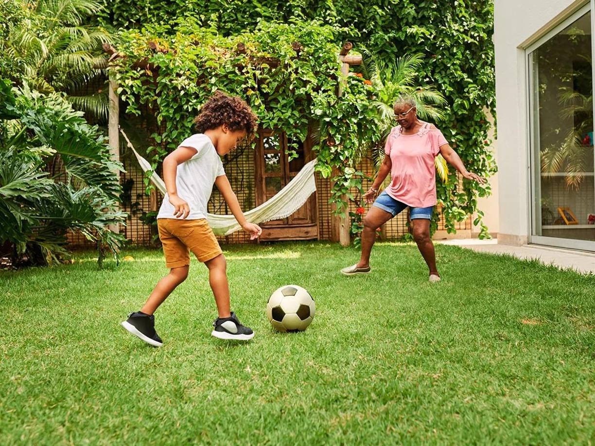 Controla el TDAH:El Trastorno por Déficit de Atención e Hiperactividad (TDAH) se puede controlar con ayuda de la ecoterapia, esta recomienda practicar actividades que se puedan llevar a cabo al aire libre. Esto debido a que ayuda a disminuir significativamente los síntomas del trastorno de déficit de atención.