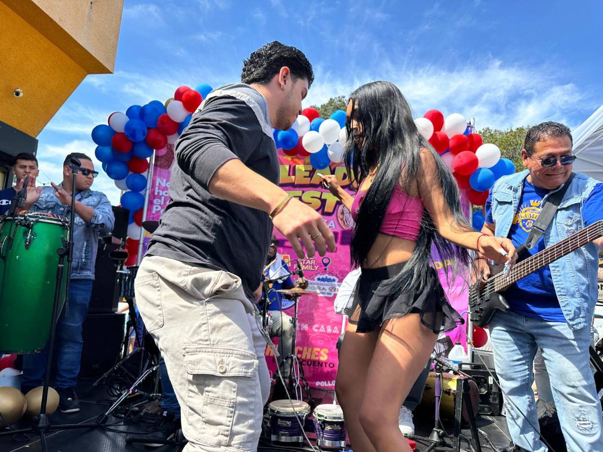 Y algunos hasta se subieron al escenario para bailar.