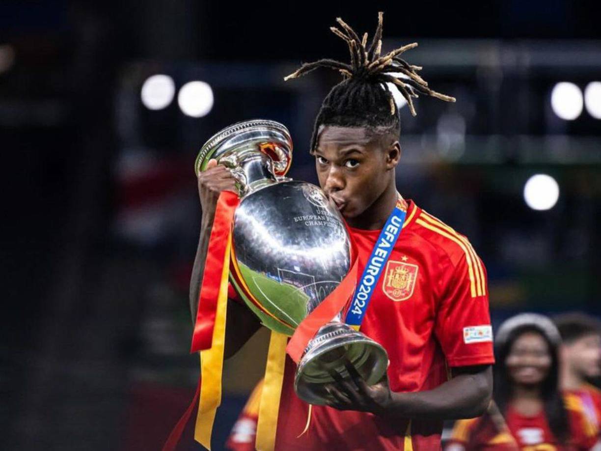 PSG va en serio por Nico Williams. Los parisinos ya han enviado su oferta contractual a Nico Williams y es superior a la del Barcelona. Pese a ello, el internacional español prefiere fichar por el club culé que por el PSG.