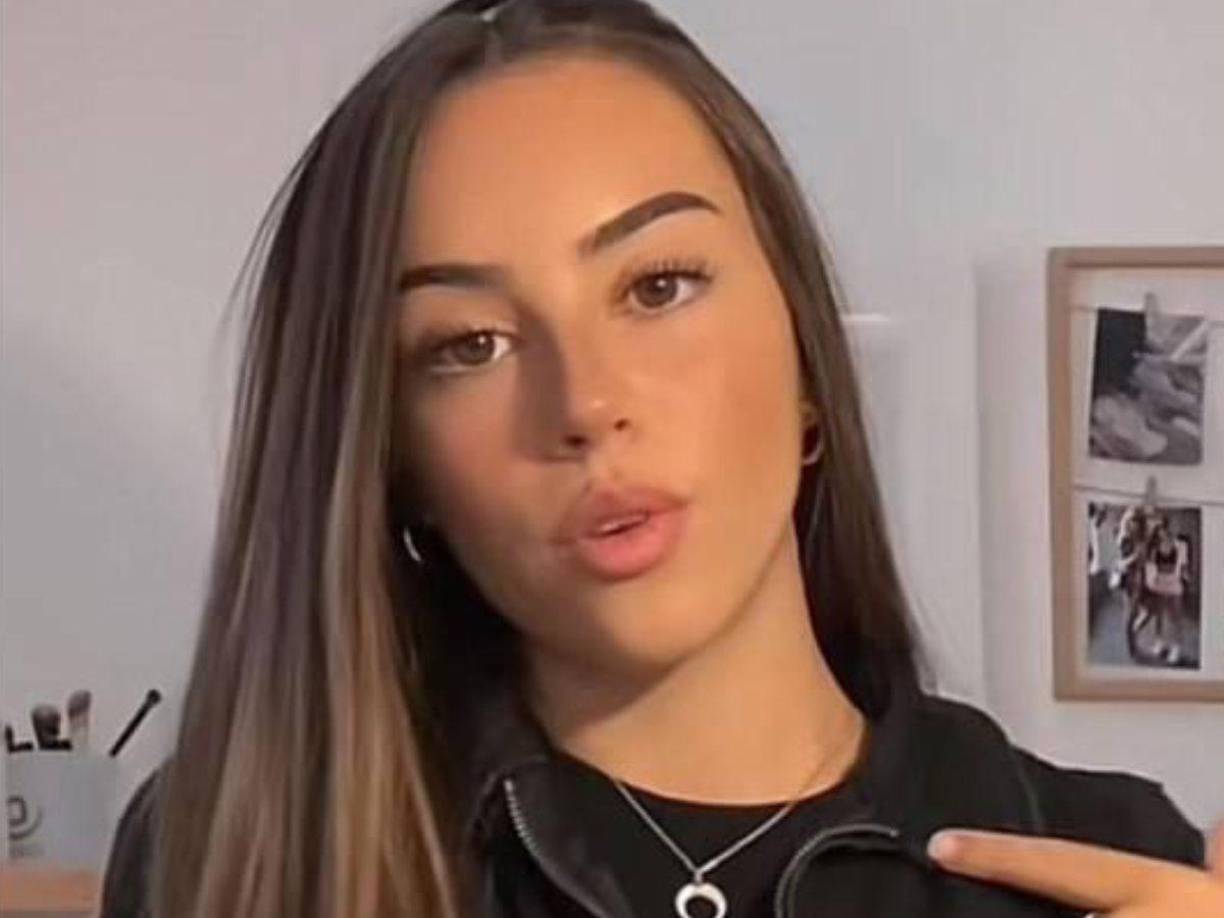 Es justo en este instante donde parece observarse a la presunta pareja de la estrella de 17 años de la Selección de España y el FC Barcelona sentada sobre el hombre en cuestión.