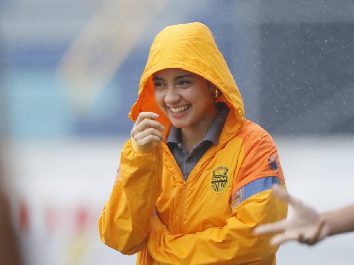 Con capuchas por las lluvias en la ciudad industrial, así salió Real España al entrenamiento en busca de su boleto a las semifinales de la Liga Nacional de Honduras. 