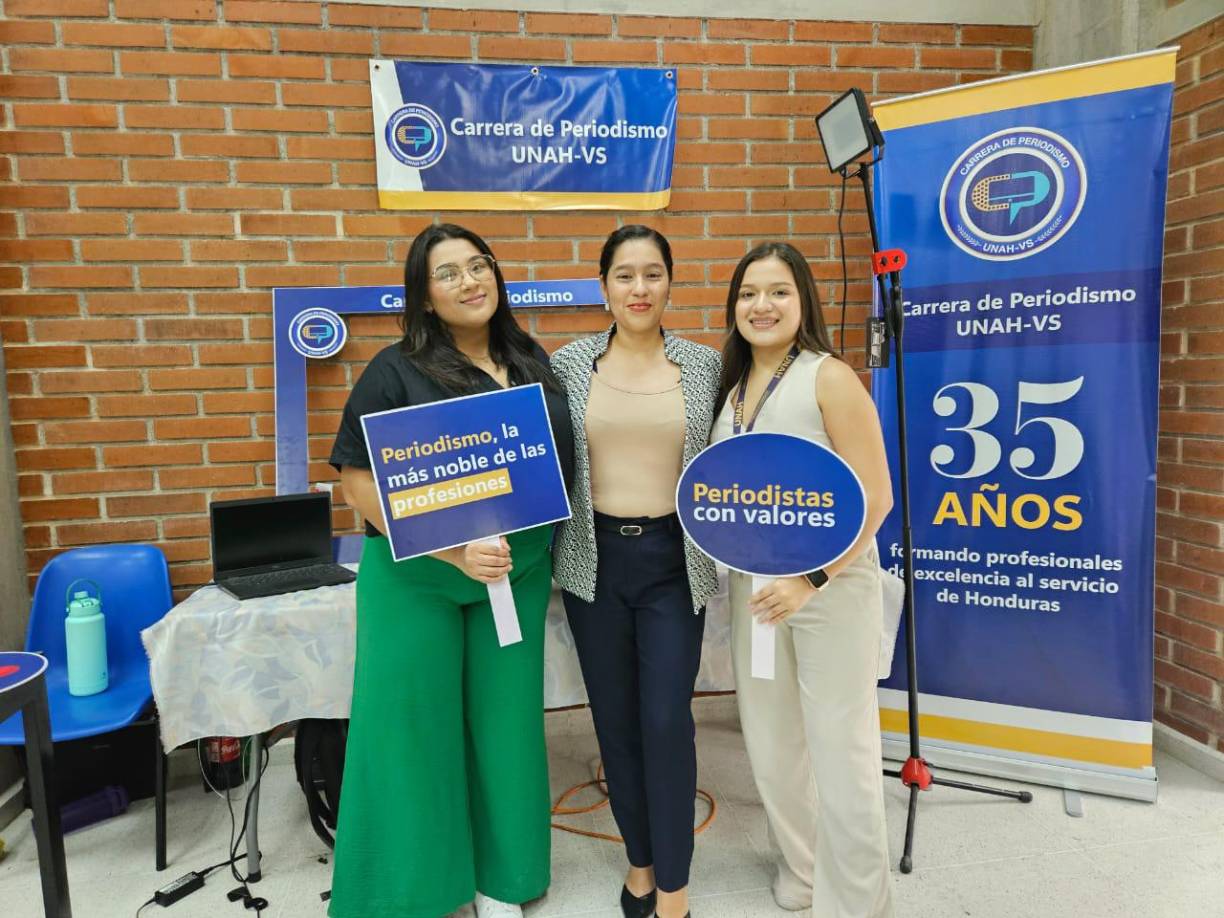 Los estudiantes de Periodismo con su creatividad e innovación captaron la atención de los cientos de estudiantes de secundaria que recorrieron las instalaciones de Unah-vs y el jurado calificador integrado por docentes de la Universidad Pedagógica Nacional Francisco Morazán.