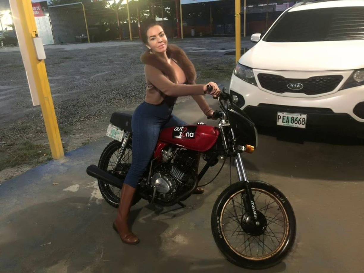 Abogada que atropelló a maestra de Inglés “se durmió al volante”, asegura amiga