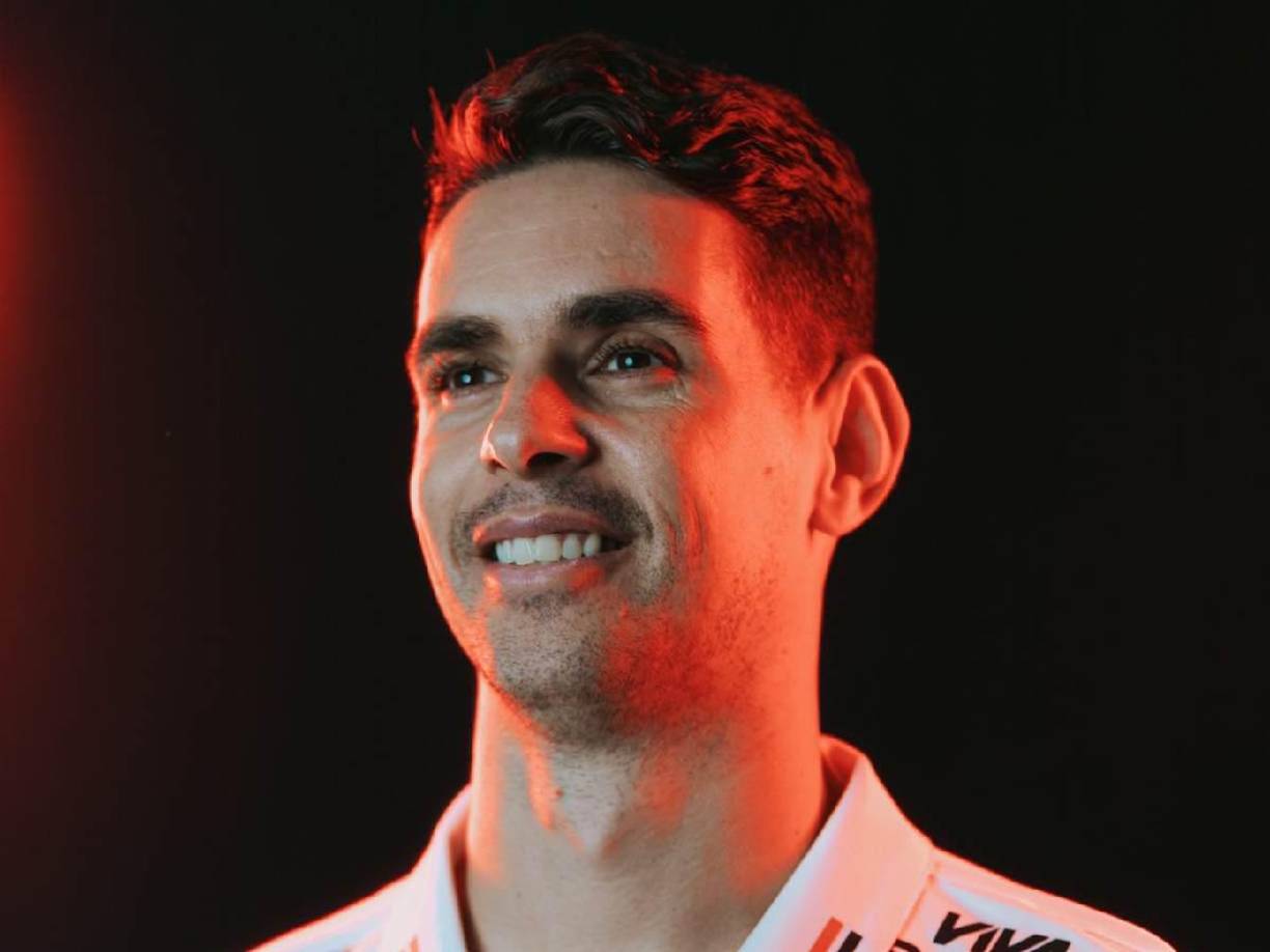 OFICIAL // El brasileño Oscar se despidió del Shanghai Port y de la Superliga China (CSL) tras ocho años en los que se consolidó como una de las mayores figuras extranjeras en la historia de la liga, con cinco títulos en su palmarés. Su nuevo equipo es el Sao Paulo de Brasil.