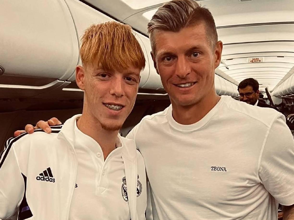 “Es el momento de echar la vista atrás y ser agradecido con todas las personas que han estado a mi lado en este recorrido. Gracias infinitas a mi familia. Es cierto que irme de casa para cumplir mi sueño fue difícil. Pero ver sus caras de felicidad cuando me veían disfrutar sobre el terreno de juego se convirtió en mi mayor orgullo. Gracias también a mis amigos, los incondicionales que nunca me han fallado”